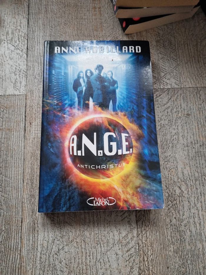 Livre broché ange Anne robillard tome 1