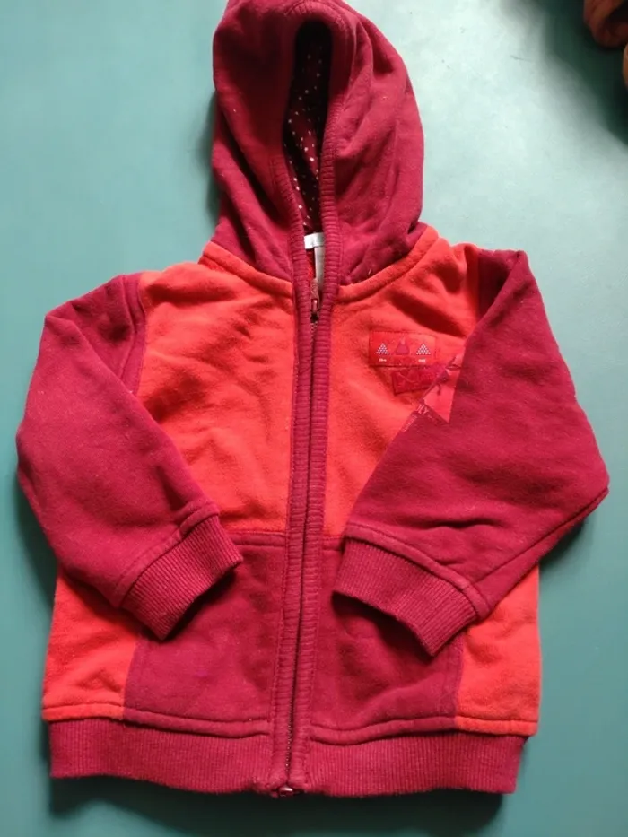 Veste zippée à capuche obaibi taille 12 mois