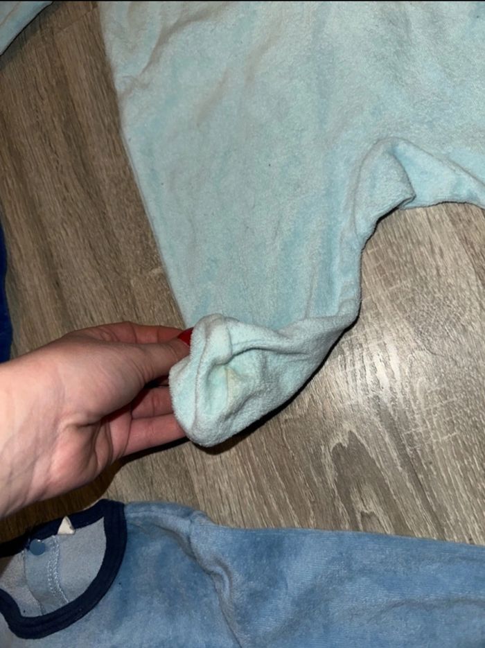 Lot pyjamas velours 6 mois - photo numéro 4
