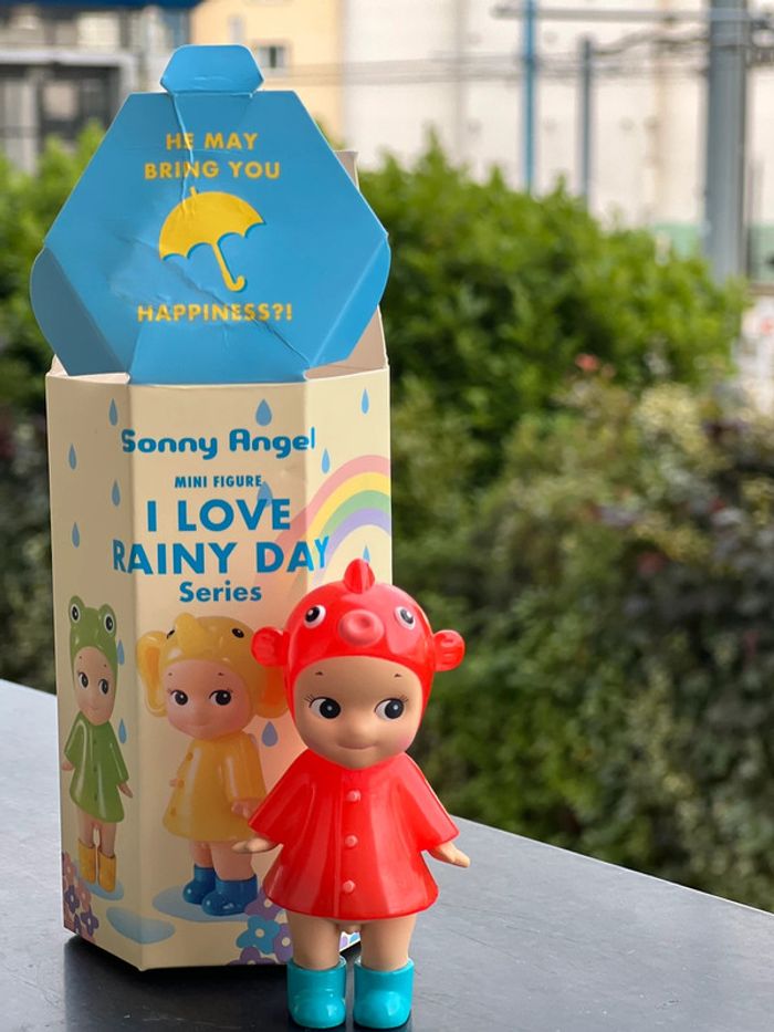 Sonny Angel I love Rainy Day Goldfish