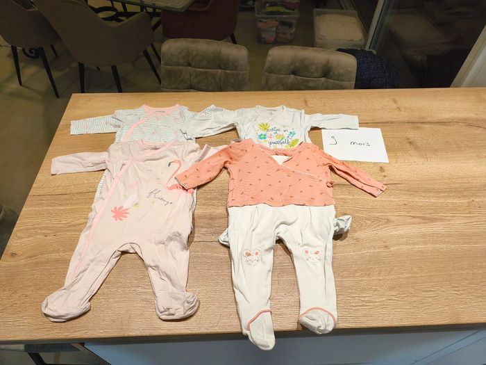 Lot vêtement fille 9 mois