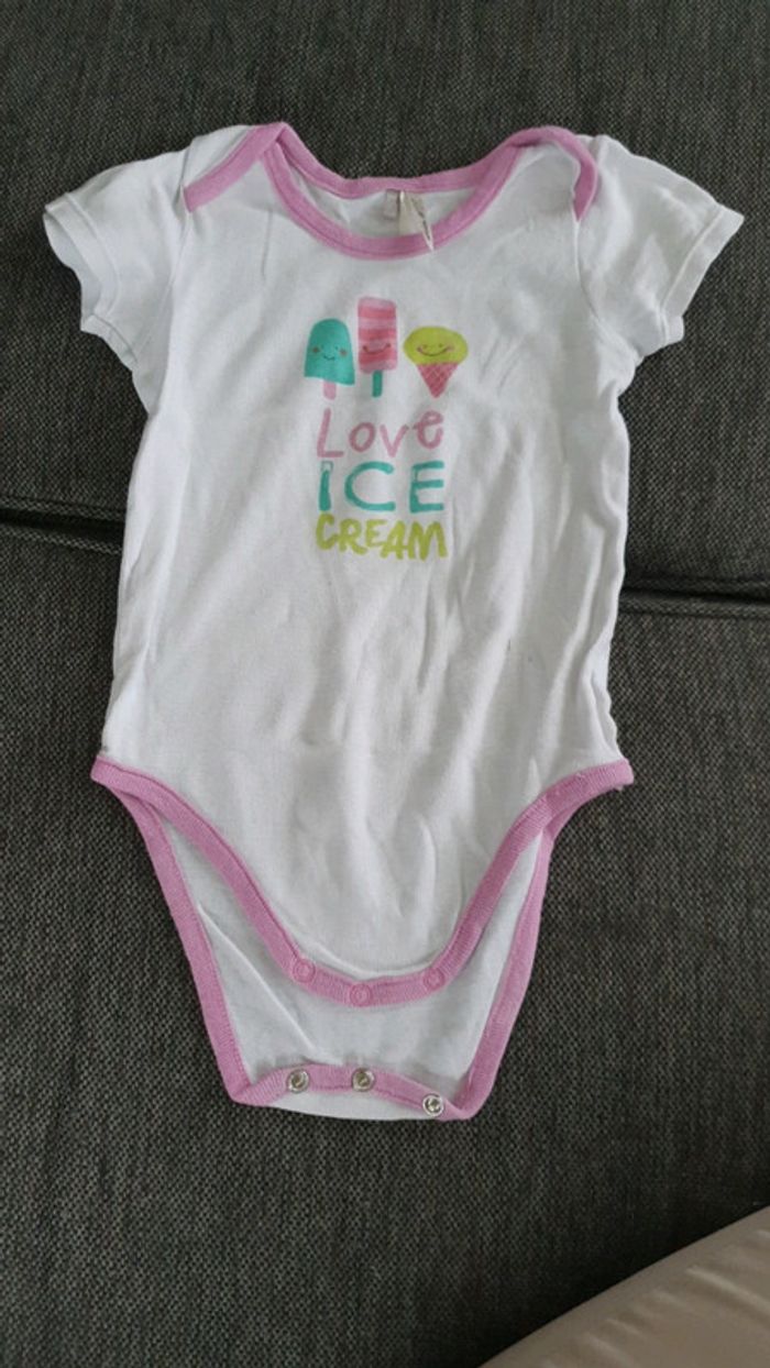 Lot de 7 bodies ML et MC 18 mois