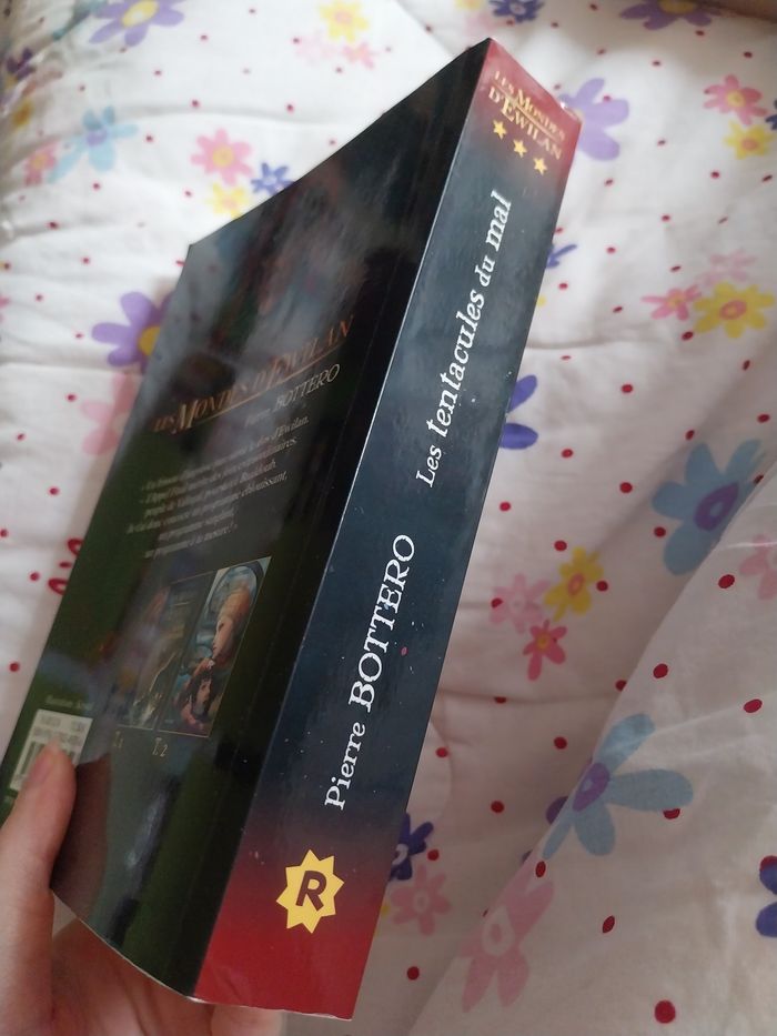 Roman Les Mondes d'Ewilan tome 3 Les tentacules du Mal Pierre Bottero - photo numéro 3