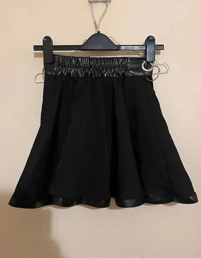 🖤 Minijupe noire à anneaux Taille 34 🖤 - photo numéro 2