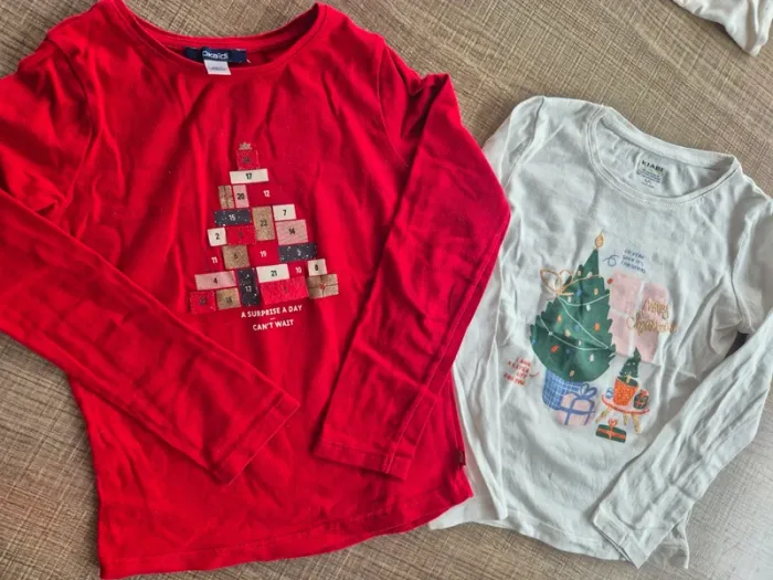 Lot T-shirts de Noël 6 ans en très bon état ! - photo numéro 2