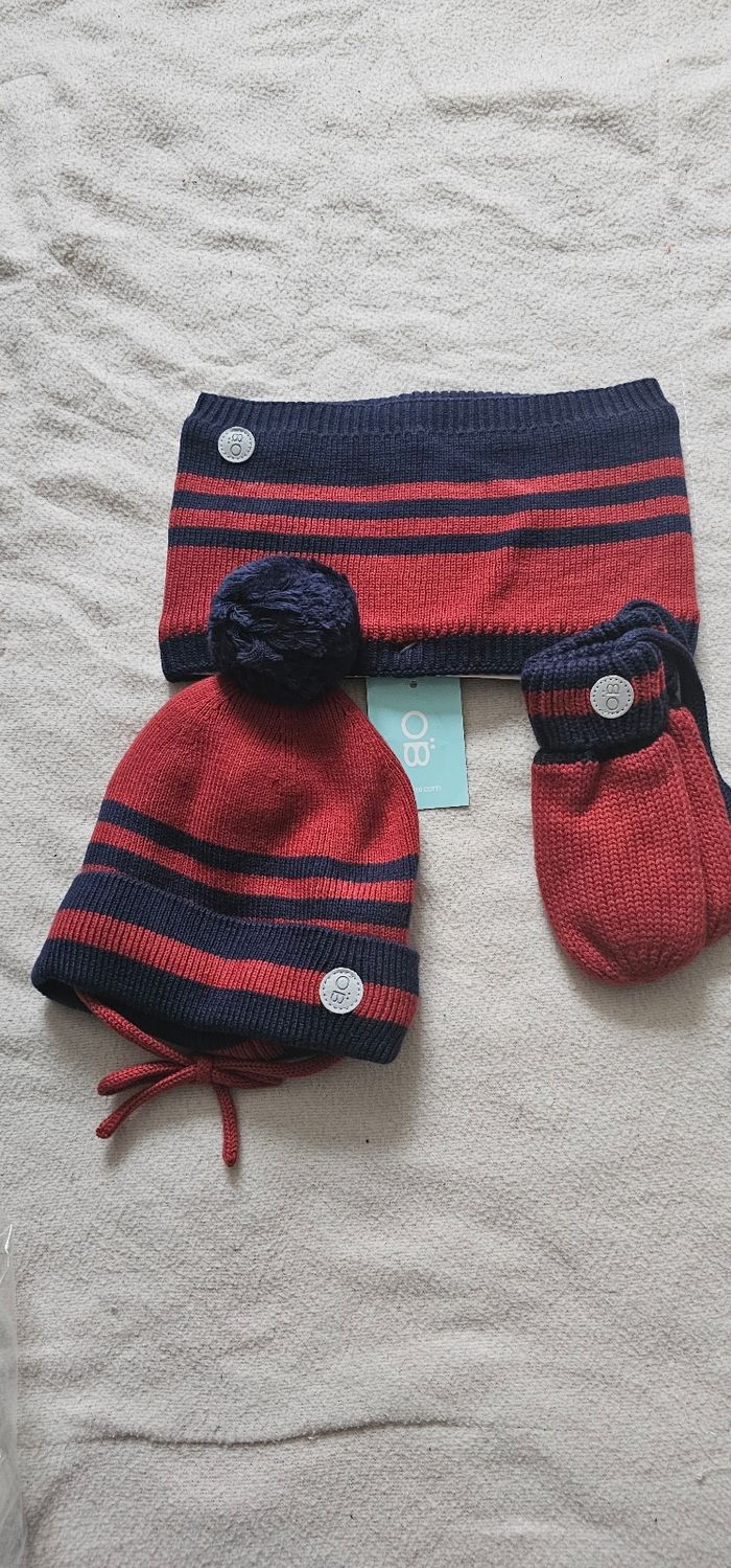 Lot bonnet snood et moufles neuf - photo numéro 3