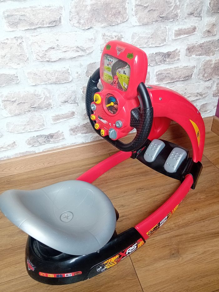 Simulateur de voiture Disney cars - photo numéro 1