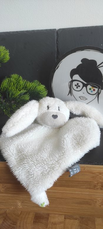 doudou lapin polaire blanc vert gris orchestra premaman rond noeud carré plat fourrure