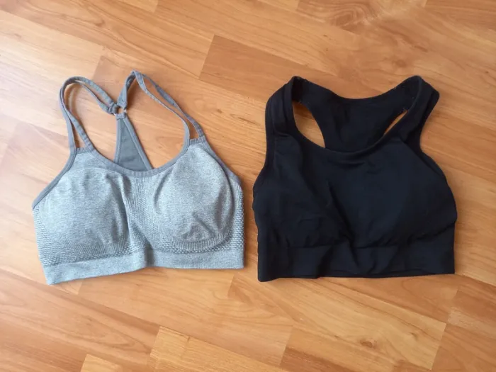 Lot deux brassières de sport