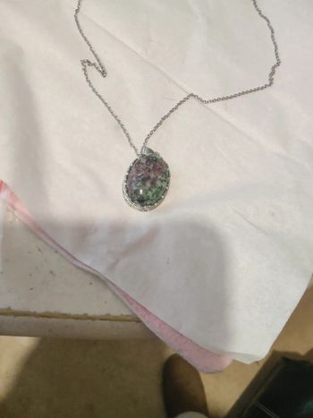 Pendentif avec sa chaîne collier