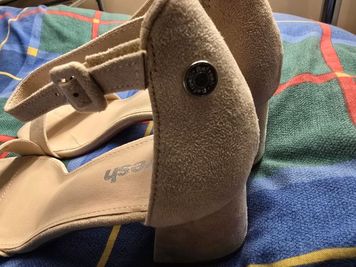 Paire de chaussure talon d ete - photo numéro 3