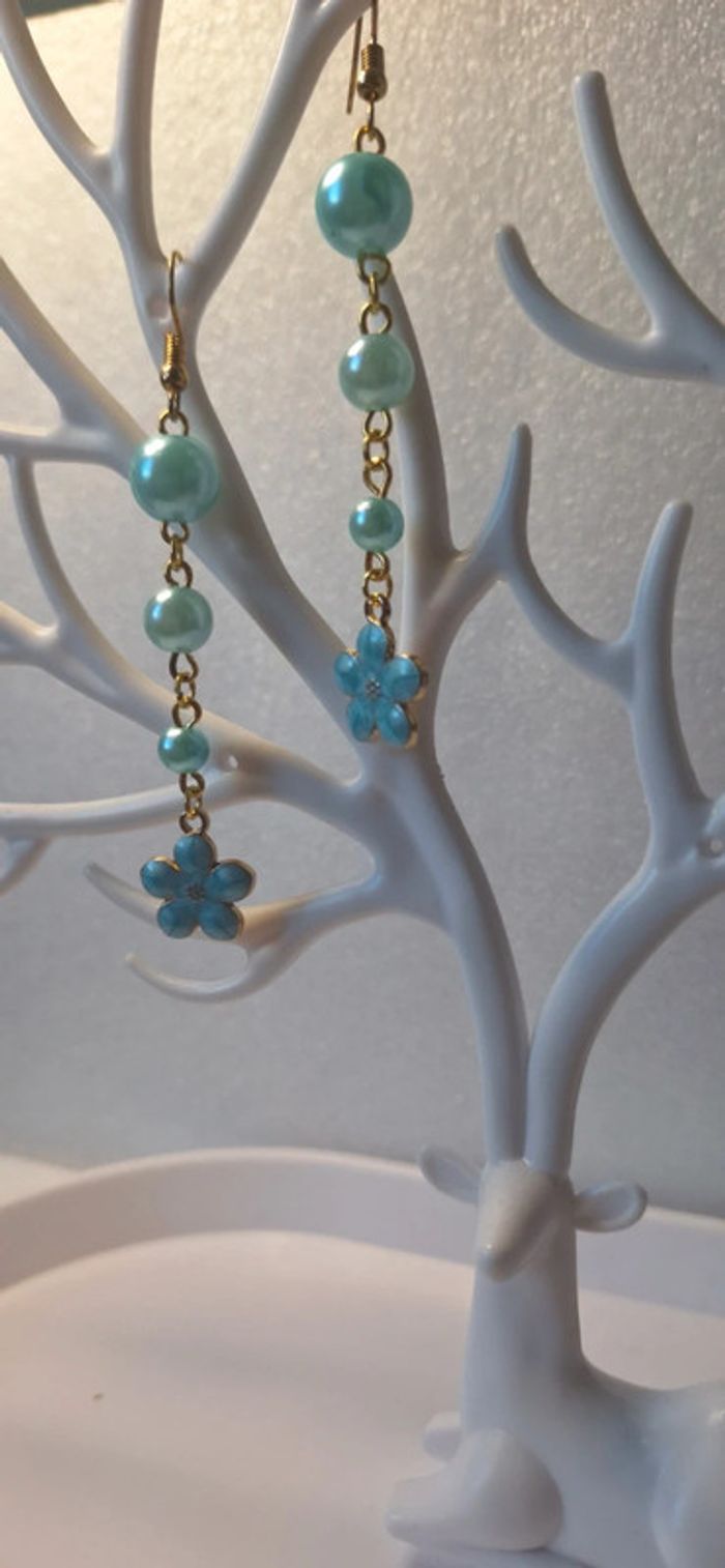 Boucles d’oreilles perles & fleurs turquoise - photo numéro 3