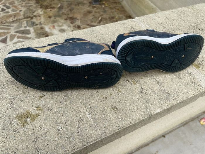 Très belle paire de baskets fille taille 29 - photo numéro 6