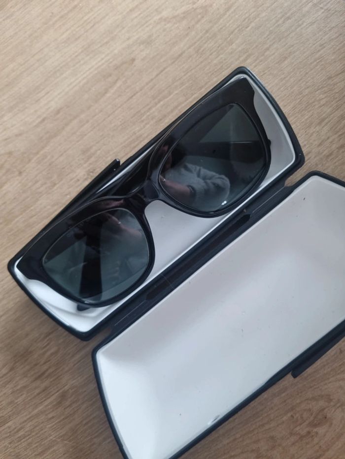 Belle Monture Lunette soleil avec verres vue noire très bon état et sa boîte rangement afflelou - photo numéro 9