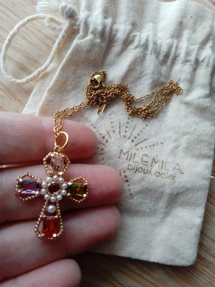 Collier croix avec zircons colorés - photo numéro 2