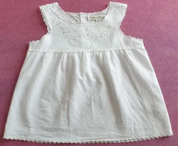 Joli petit haut en broderie anglaise 18 mois