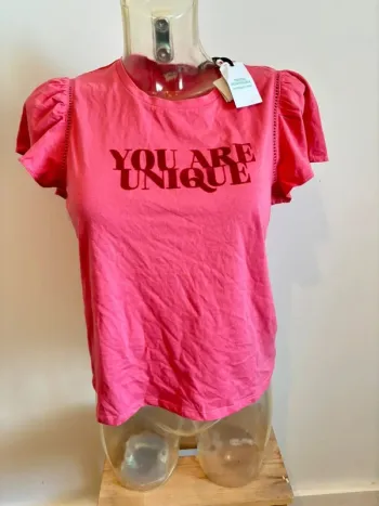 TEE shirt neuf avec étiquette Nafnaf