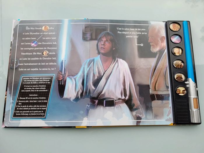 Fantastique livre Star Wars L'entrainement Jedi, sabre laser lumineux et voix du film - photo numéro 3