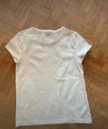 Tee shirt kiabi 8 ans en très bon état