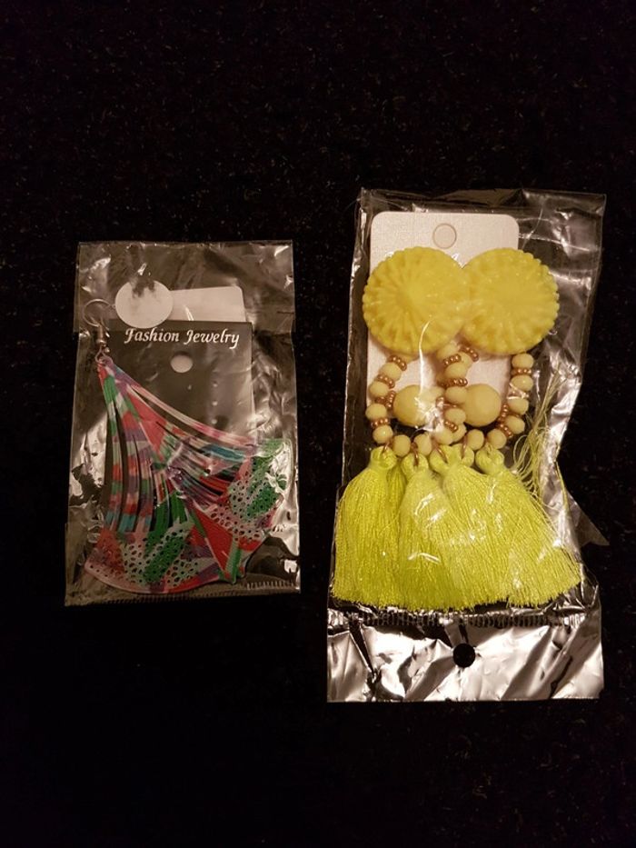 Lot de 2 paires de boucles d'oreilles colorées