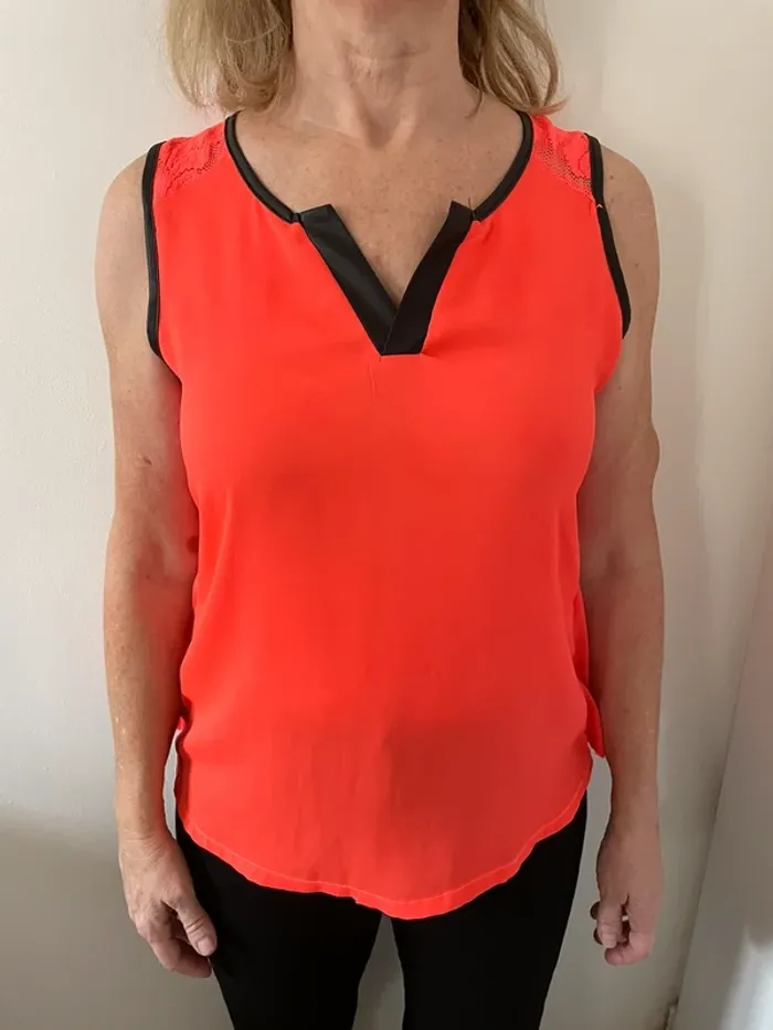 Top orange fluo dentelle
