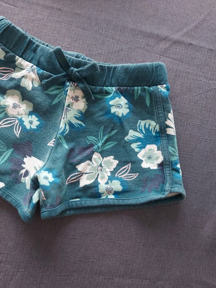 Short fleuri Vertbaudet taille 4 ans - photo numéro 3