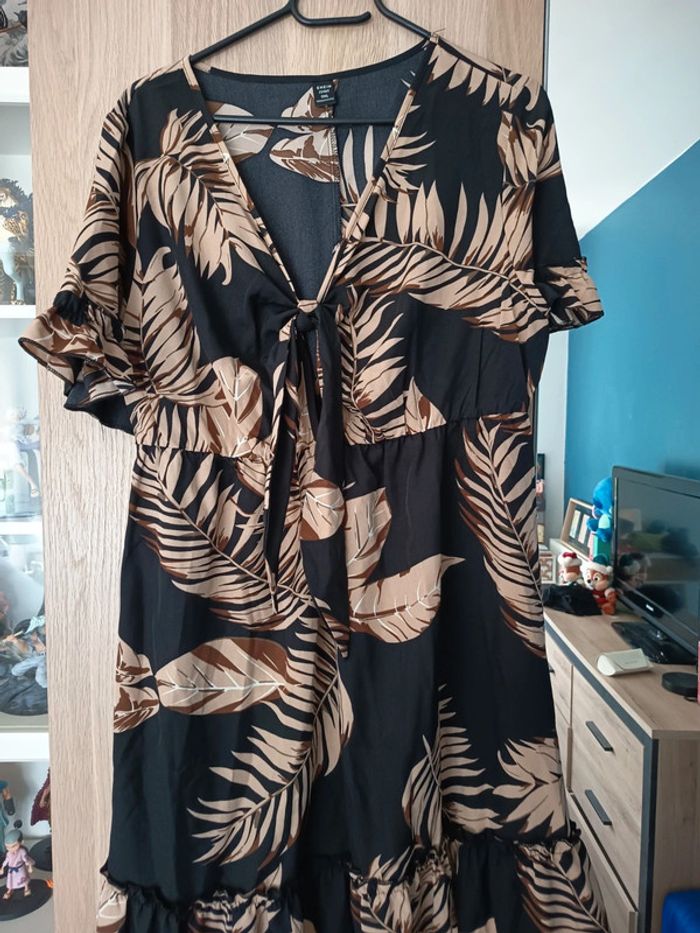 Robe a nouer devant noir feuille beige doré neuf shein - Taille XXL 44 - photo numéro 5
