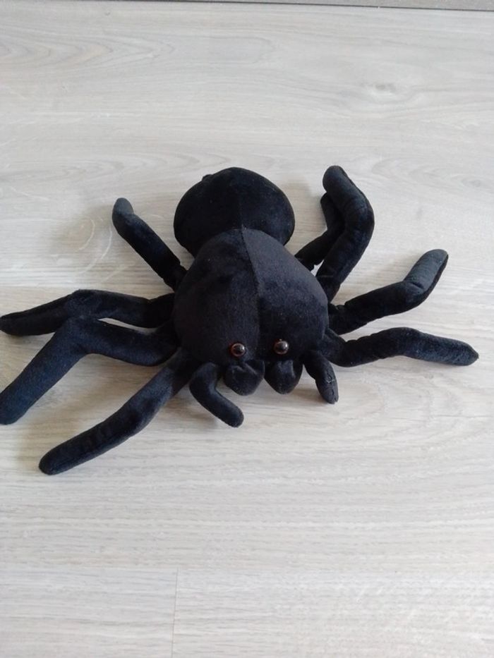 Peluche araignée noire tout douce