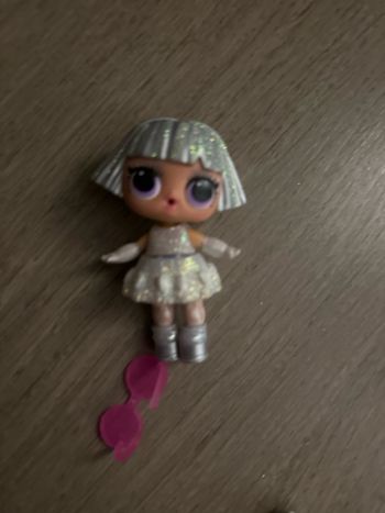 Mini poupée LOL Surprise robe argentée