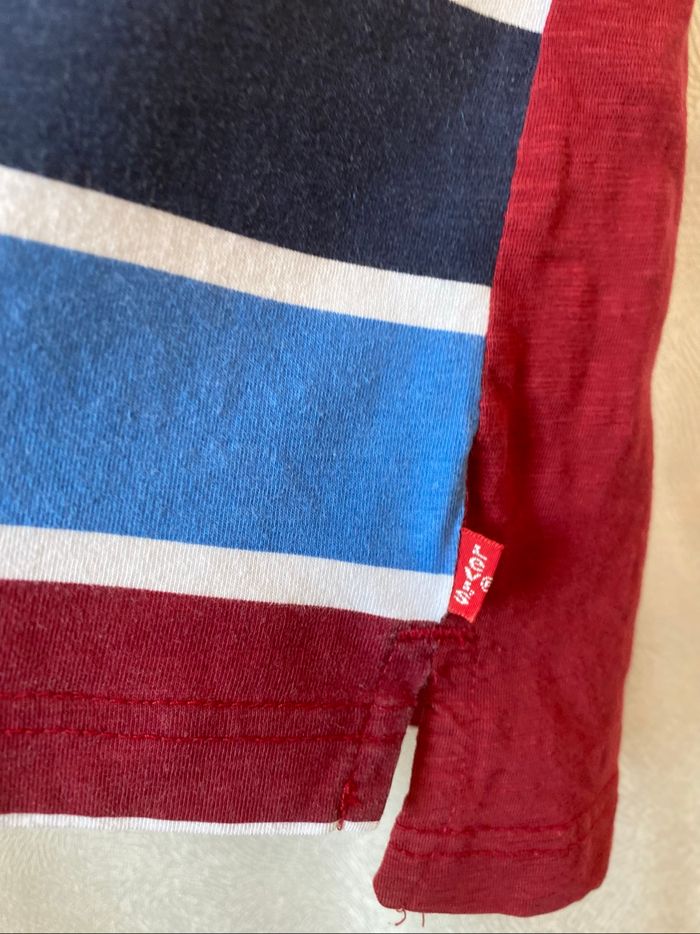 T-shirt Levi's bordeaux rayures bleues 10 ans - photo numéro 4