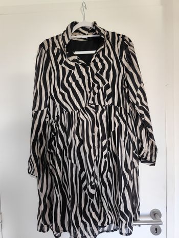 Robe Lilie Rose Blanche et noir - Très Bon État - Taille M/L