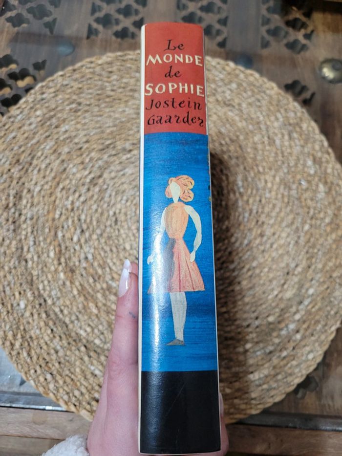 Le monde de Sophie de Jostin Gaarder - photo numéro 2