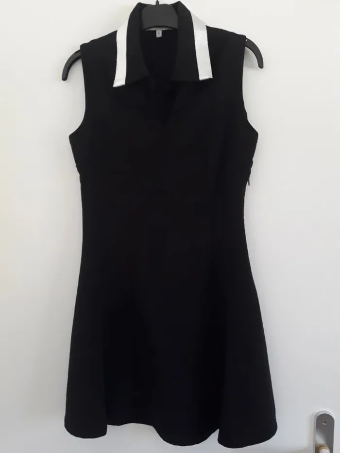Robe noire à col argenté - photo numéro 3