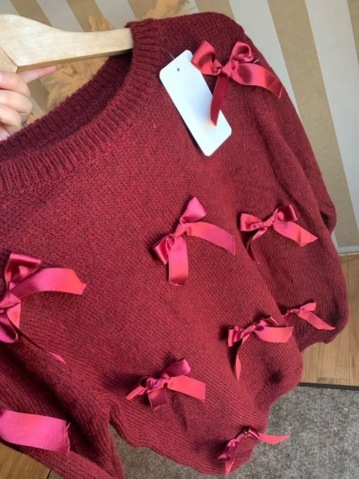 Pull bordeaux a détails noeud - photo numéro 4