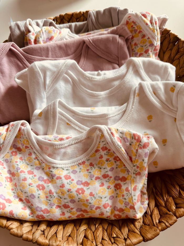 Lot de 6 bodys manches courtes en 6 mois - photo numéro 2