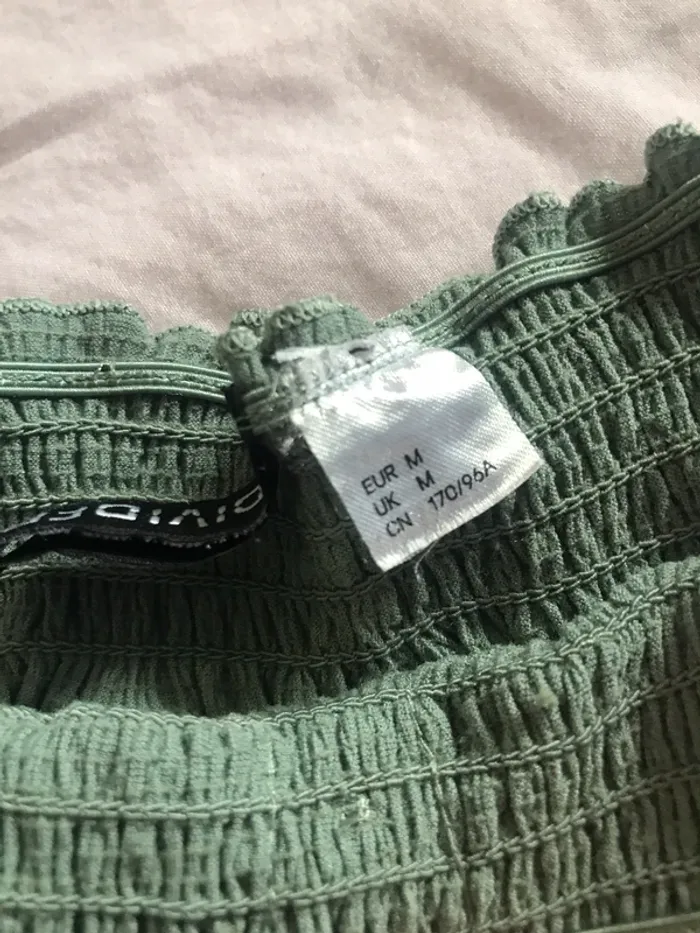 Haut vert H&M - photo numéro 2