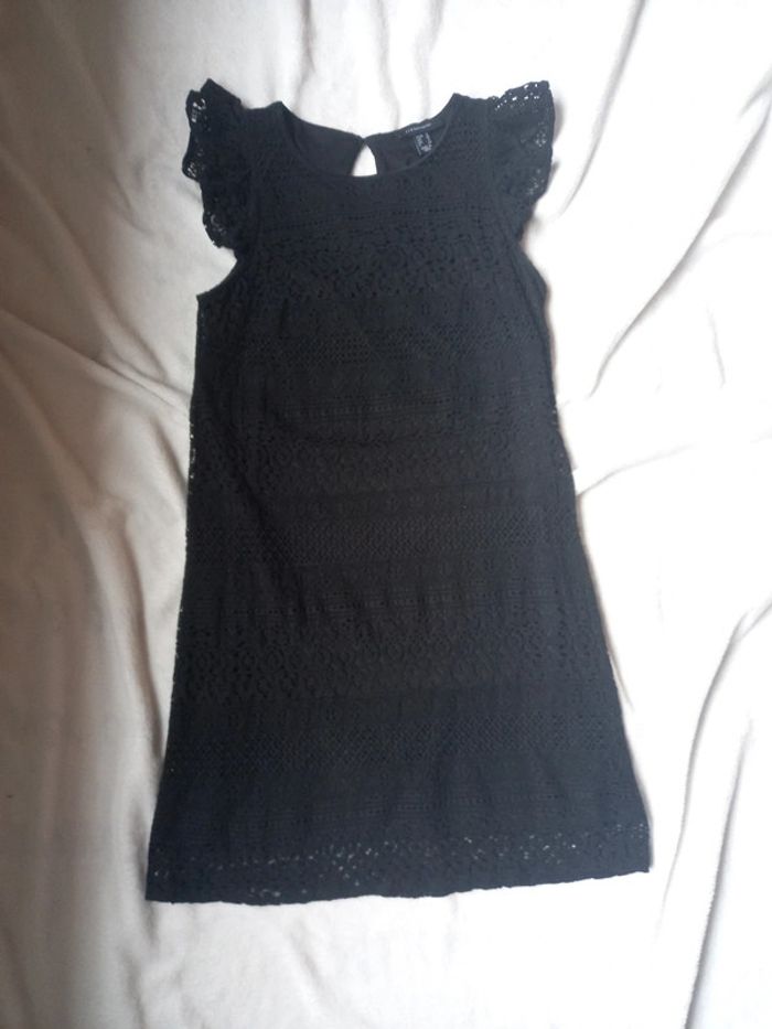 Robe noire courte style dentelle - photo numéro 2