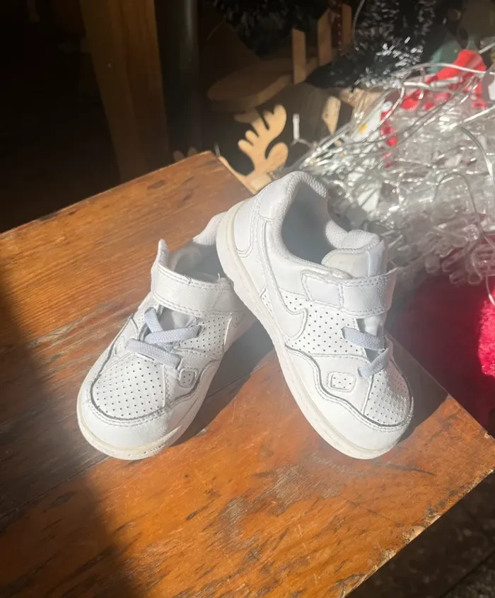 Basket Nike blanche taille 23,5