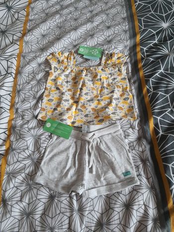 Ensemble Obaïbi taille 6 mois blouse et short neuf avec étiquettes