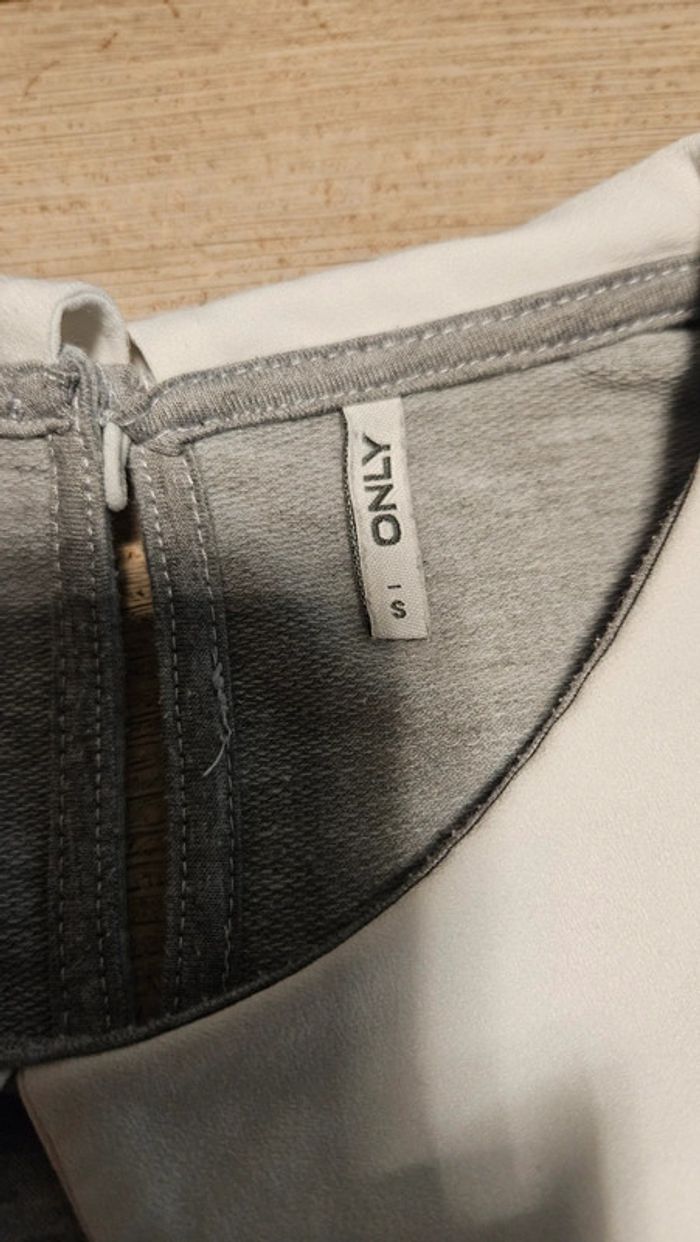 Pull gris clair à manches longues avec chemise blanche en dessous, Only, taille S - photo numéro 8