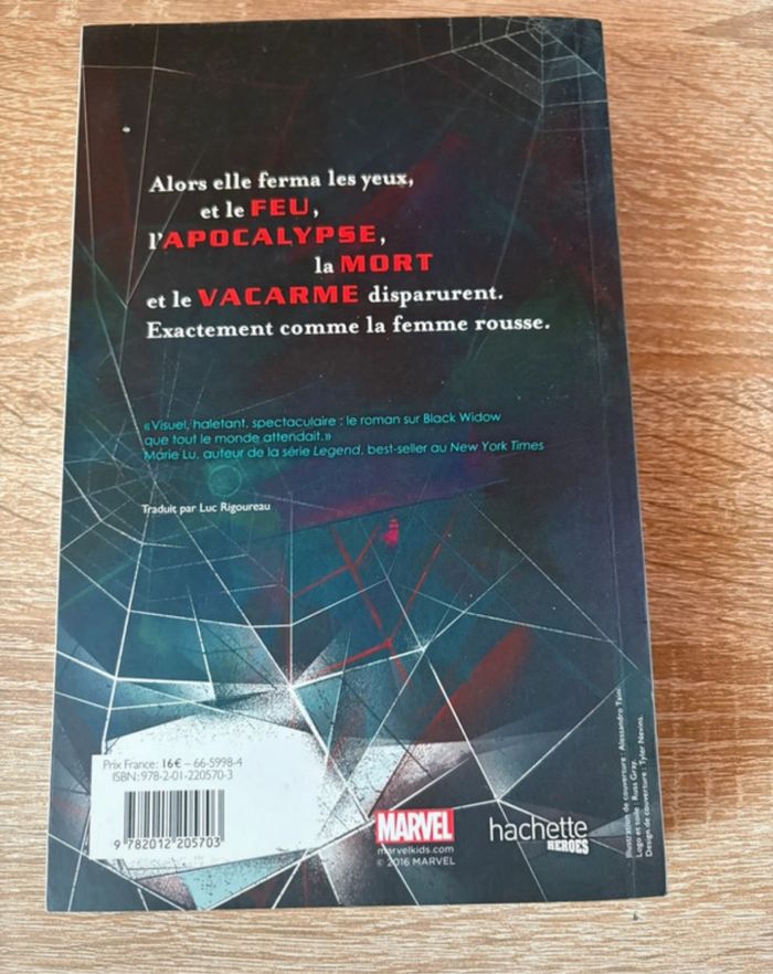 Livre black widow - photo numéro 2