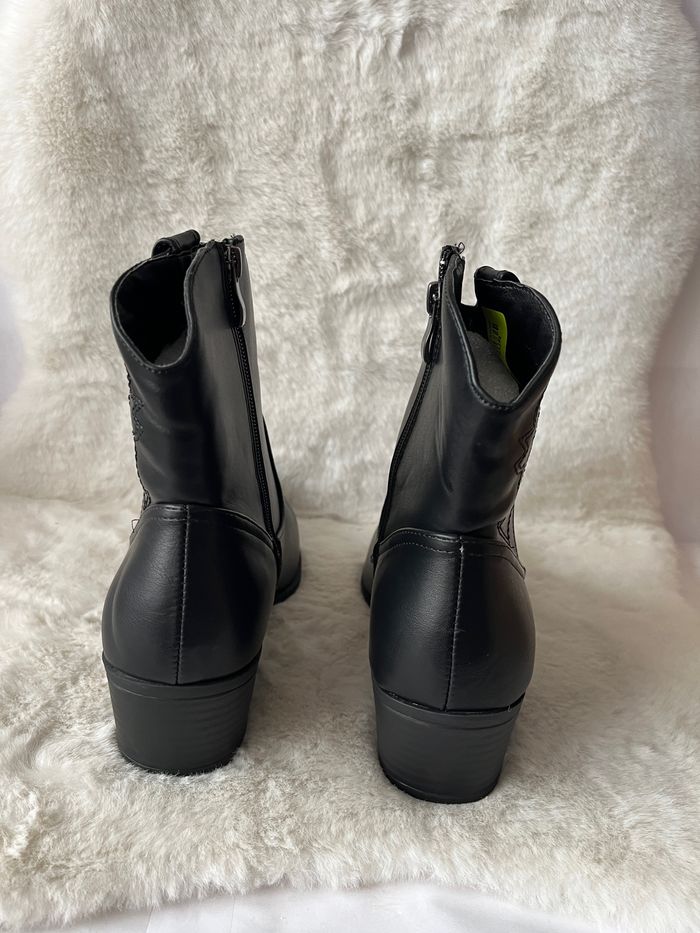 Bottines, boots, santiag noires pointure 41, talons 5 cm, dans sa boîte - photo numéro 4
