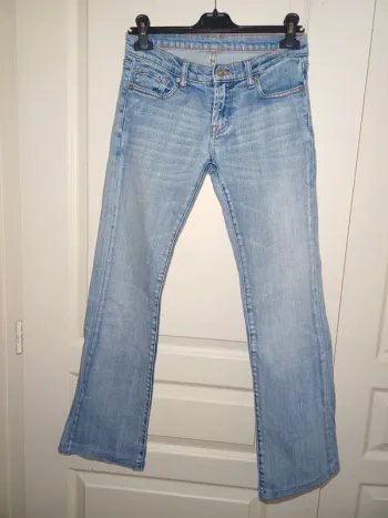 Jeans évasé sans marque