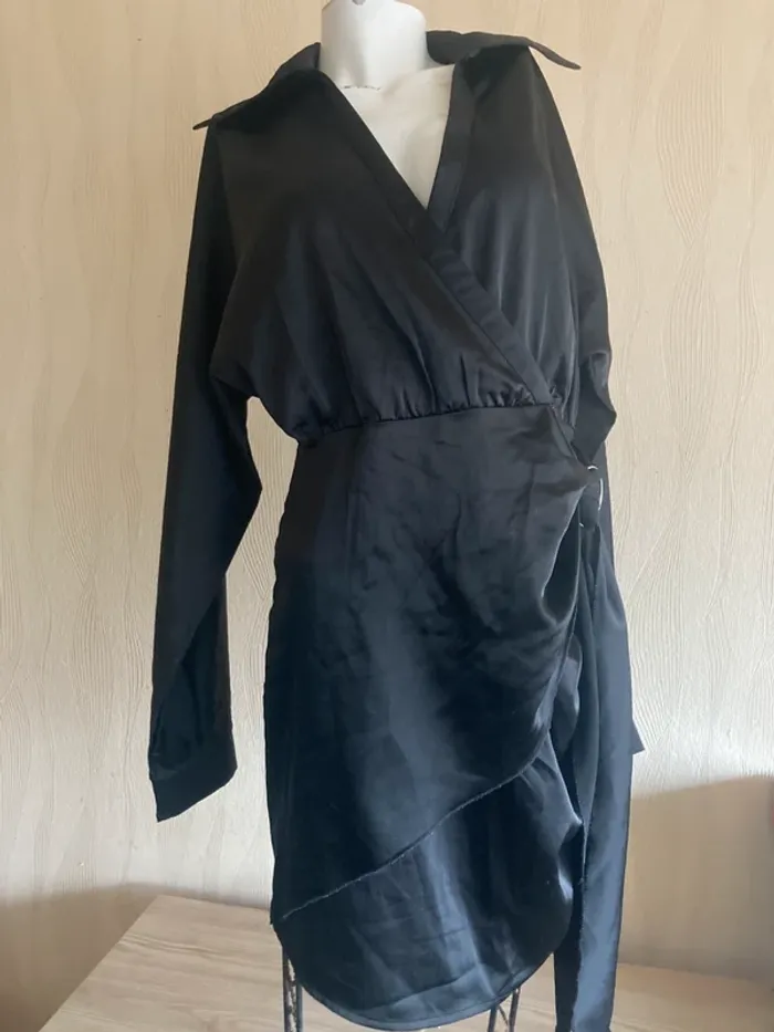 Robe satinée - photo numéro 2