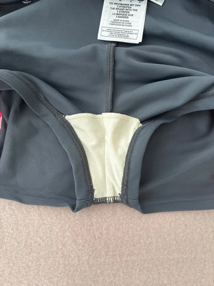 Maillot de bain 2 pièces Adidas taille 36 en très bon état - photo numéro 11