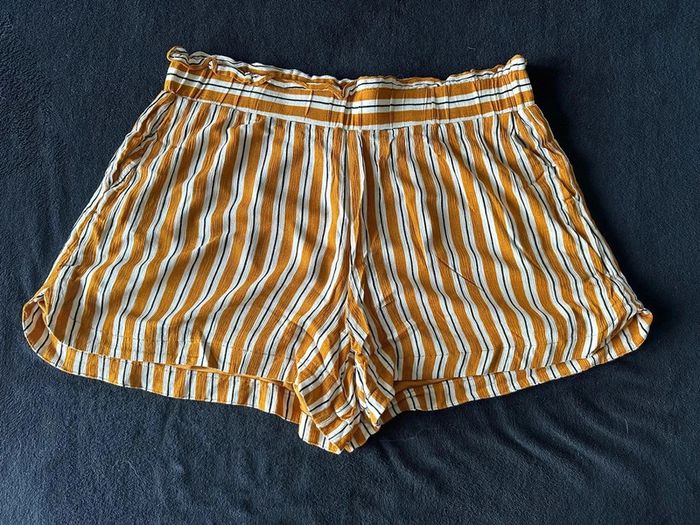 Short rayé kiabi T44 - photo numéro 2
