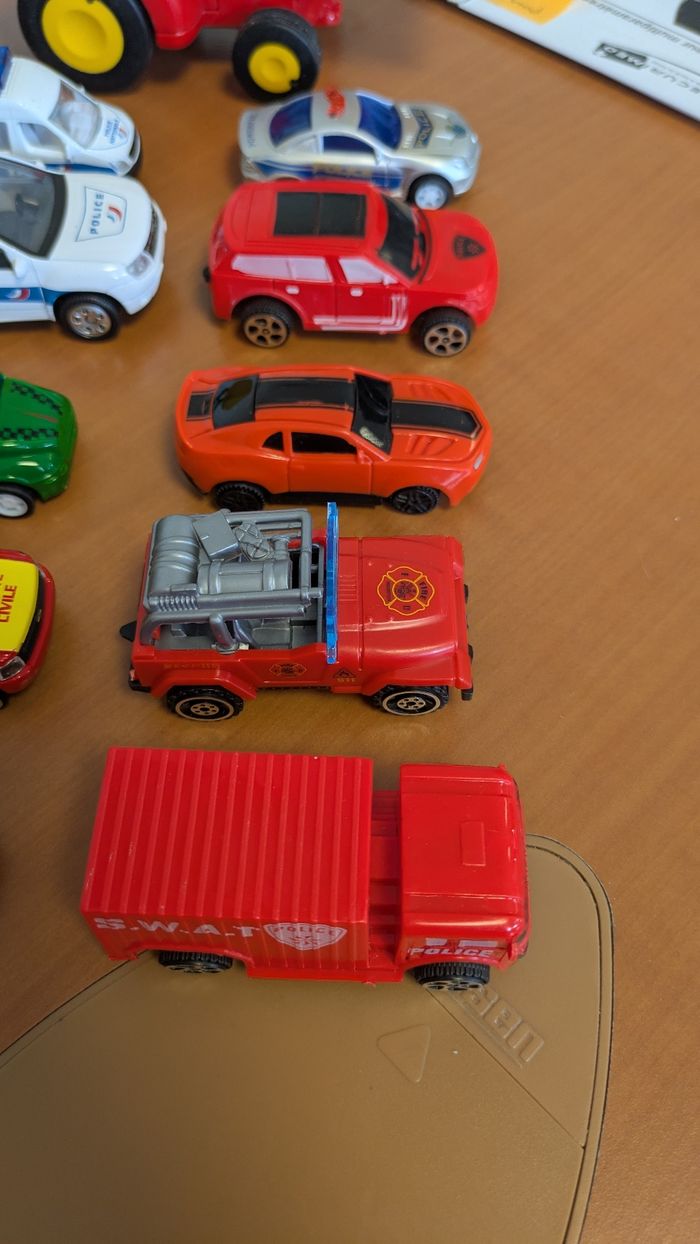 Lot petites voitures + playmobil 123 - photo numéro 2