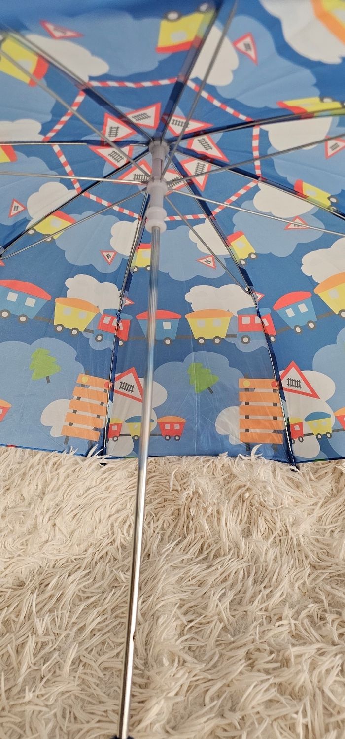 Magnifique parapluie 🌂 garçon motifs train 🚆 - photo numéro 5