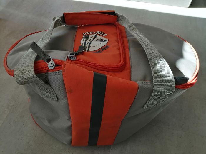 sac orange et gris et tous ses accessoires Pic Nic Neuf