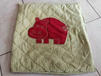 housse de coussin vert anis matelassé AMPM